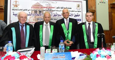 صور.. رئيس البرلمان يشارك فى مناقشة رسالة دكتوراه بكلية الحقوق جامعة القاهرة