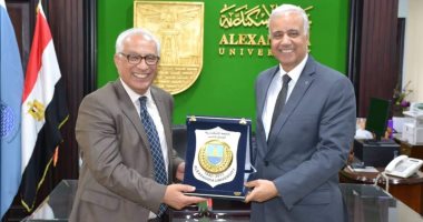 رئيس جامعة الإسكندرية يستقبل وفدا ليبيا بجامعة بنغازى لبحث سبل التعاون