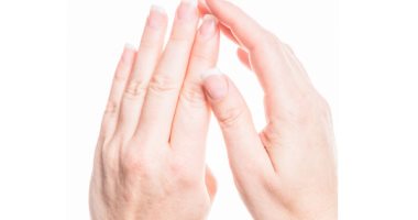 ماتخليش الشتاء يأثر على جمالك.. 3 وصفات طبيعية لعلاج جفاف اليدين