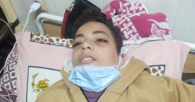 صور وفيديو.. والد طفل مصاب بالسرطان يناشد وزيرة الصحة علاجه بمستشفى 57357