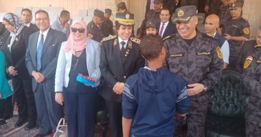 طلبة إدرة مصر الجديدة التعليمية يزورون قطاع الأمن المركزى.. صور