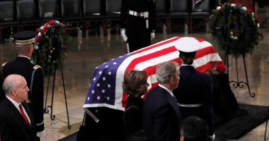 عائلة بوش تسعى للابتعاد عن مشاعر العداء لترامب خلال جنازة الرئيس الأسبق