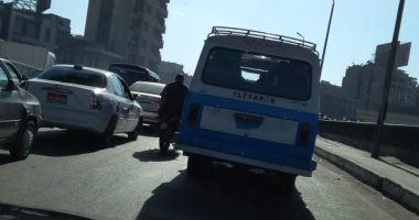 مواطن يرصد سيارة بلوحات معدنية مطموسة  بشارع بور سعيد اتجاه العتبة