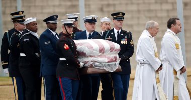 صور.. جثمان الرئيس الأمريكى الأسبق جورج بوش الأب يصل مثواه الأخير