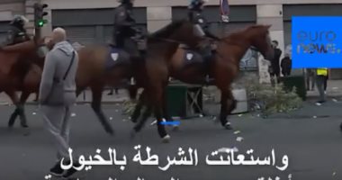 شاهد.. الشرطة الفرنسية تستخدم الكلاب والخيول لإخافة المتظاهرين