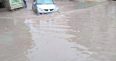 شكوى من غرق شوارع بلطيم بمحافظة دمياط بمياه الأمطار