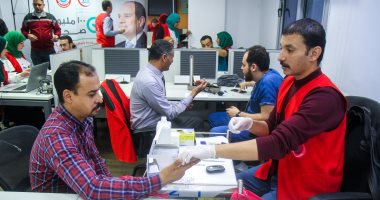 معهد ناصر يطلق فرق طبية ضمن مبادرة 100 مليون صحة لفحص العاملين بالشركات.. صور