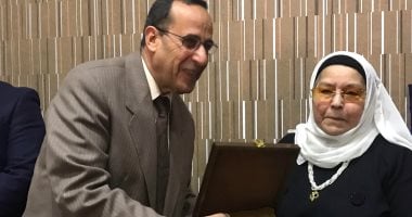 محافظ شمال سيناء  ورئيس قطاع التنوع بحهاز المشروعات يكرمون سيدات متميزات
