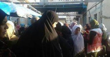 قارئ يشكو من تكدس المواطنين أمام مكتب تموين فى الإسكندرية