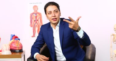 وصفات منزلية لتبييض الأسنان.. الدكتور أحمد القفاص يكشف خطورتها