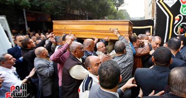 وصول جثمان الراحل إبراهيم سعدة "عمر مكرم " لأداء صلاة الجنازة