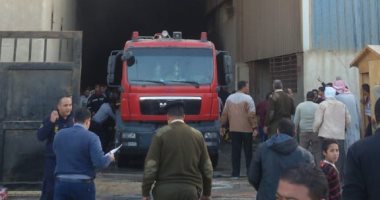 إصابة رقيب شرطة و3 عمال فى إخماد حريق بمصنع للصناعات الغذائية ببنى سويف