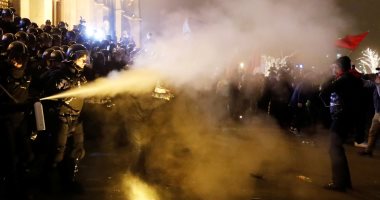 اشتباكات عنيفة بين الشرطة المجرية ومحتجين على قانون العمل