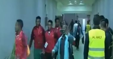 فيديو.. جيما الإثيوبى يصل ملعب برج العرب لمواجهة الأهلى