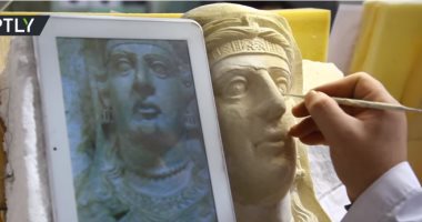 شاهد.. الأيدى الماهرة ترمم ما دمره عناصر داعش فى متحف دمشق