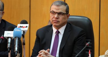 وزير القوى العاملة يهنئ محافظ أسوان وشعبها بالعيد القومى للمحافظة