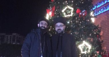 كاتدرائية الكلدان بالقاهرة تحتفل بإضاءة شجرة الميلاد بطول 6 أمتار