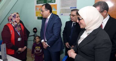 صور.. رئيس الوزراء ووزيرة الصحة يتفقدان مركز طب الأسرة فى الدراسة