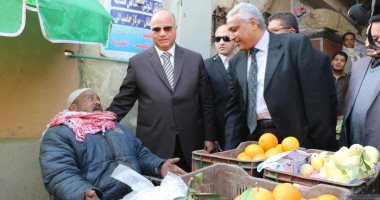 محافظ القاهرة يستجيب لطلب مواطن بتخصيص باكية سوق وموتوسيكل لمساعدته