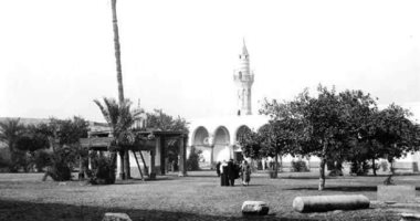 صورة عمرها 100 سنة.. قصة بناء مسجد عمرو بن العاص واحتراقه وإعادة إنشاءه