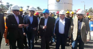 فيديو وصور.. وزير البترول يتفقد مستودع بترول أبو الريش فى أسوان