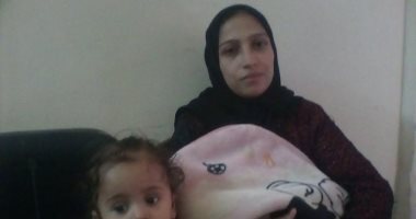 أسرة بالمنيا تحتاج 17 ألف جنيه لسداد ديونها وعلاج طفلتها القعيدة