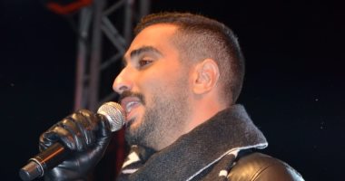 محمد الشرنوبى يطرب جمهوره فى حفل الكريسماس بالقاهرة الجديدة