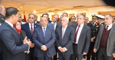 صور.. محافظ بورسعيد ووزير التنمية المحلية يفتتحان متحف النصر