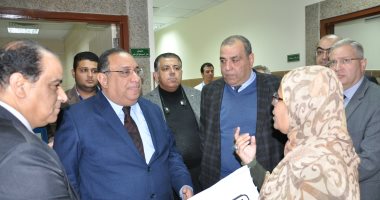  رئيس جامعة حلوان يزور مستشفى 15 مايو النموذجى