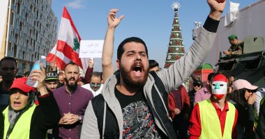 صور.. "السترات الصفراء" تظهر فى احتجاجات لبنان.. والأمن ينتشر لمنع العنف