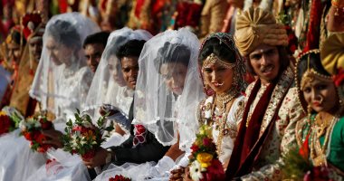 صور.. حفل زفاف جماعى لـ 261 عروساً لعائلات فقيرة فى الهند