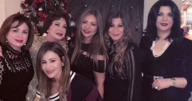 نجوم الفن والرياضة يحتفلون بالكريسماس.. فيديو وصور