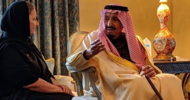 الملك سلمان يعزى ابنة شقيقه الأمير طلال بن عبد العزيز فى وفاة والدها