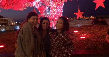 بعيدًا عن الـ"هوت شورت".. رانيا يوسف وبناتها يحتفلن بالكريسماس