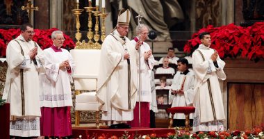 البابا فى ليلة عيد الميلاد: تذكروا الفقراء واحذروا المادية