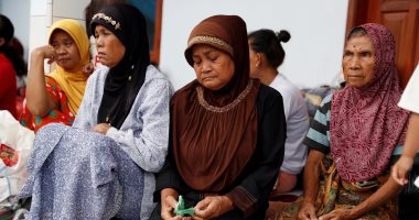 صور.. آلاف المشرّدين يفترشون ملاجئ الإغاثة جراء تسونامى إندونيسيا