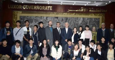 فيديو وصور.. محافظ الأقصر يلتقى 24 طالبًا ومدرسًا من اليابان خلال زيارتهم للآثار