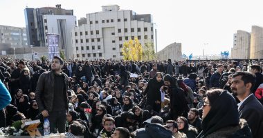 فيديو.. جامعة إيرانية تنتفض ضد مستشار خامنئى وتمنع خطاب مسئول