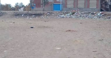 شكوى من تحول ملعب كرة قدم بالسنطة إلى سوق عشوائى فى محافظة الغربية