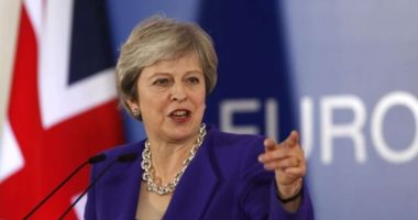 رئيسة وزراء بريطانيا تلغى عطلة عيد الفصح لمواجهة تهديد نايجل فراج