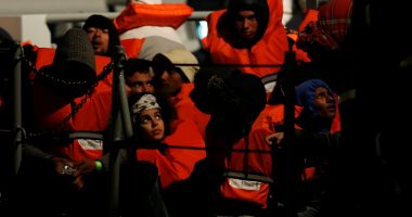 صور.. وصول 67 مهاجرا إلى مالطا بعد إنقاذهم من الغرق فى البحر