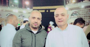 صورة.. طارق يحيى يؤدى مناسك العمرة برفقة مدير الكرة ببتروجت