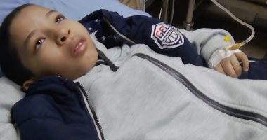صور.. مأساة محمود طفل أصيب بمرض نادر ويحتاج لزرع جهاز بالمخ بـ850 ألف جنيه