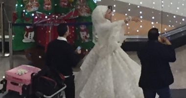 صور.. أول عروسين يغادران مطار القاهرة فى 2019