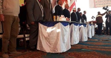 محافظ بورسعيد يسلم عقود التمليك لمزارعى الجمعيات جنوب المحافظة