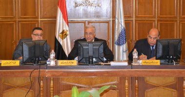 رئيس جامعة الإسكندرية يؤكد على الالتزام بمواصفات ورق الامتحان بطريقة McQ