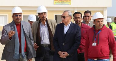 محافظ قنا يتفقد مشروع الصرف الصحى لمدينة نقادة 