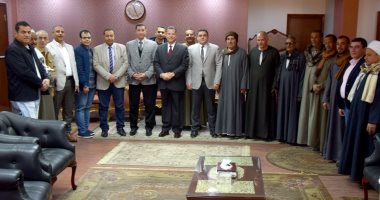 محافظ بنى سويف يلتقى أهالى سمسطا المتبرعين بقطع أراض لتنفيذ مشروعات بالمركز