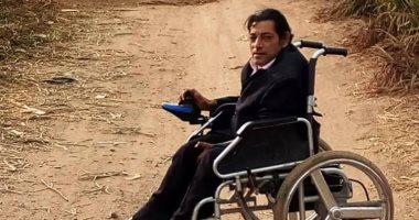 صور.. قصة نجاح جعفر عبدالصادق رئيس وحدة محلية بالمنوفية على كرسيه المتحرك