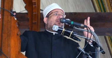 وزير الأوقاف يؤدى خطبة الجمعة بمسجد عمرو بن العاص عن البرُّ بالأوطَانِ